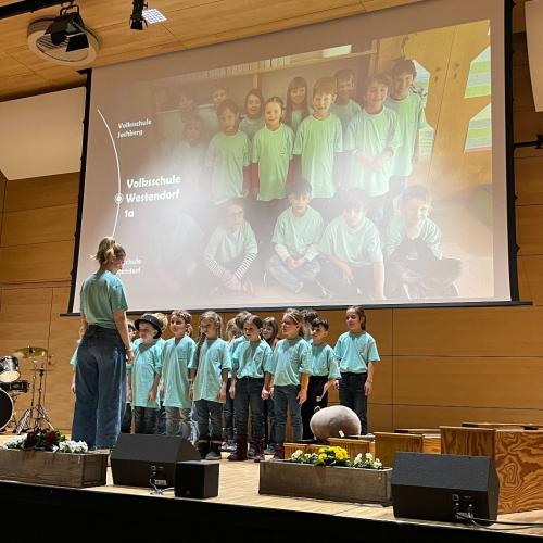 Kinder auf der Bühne