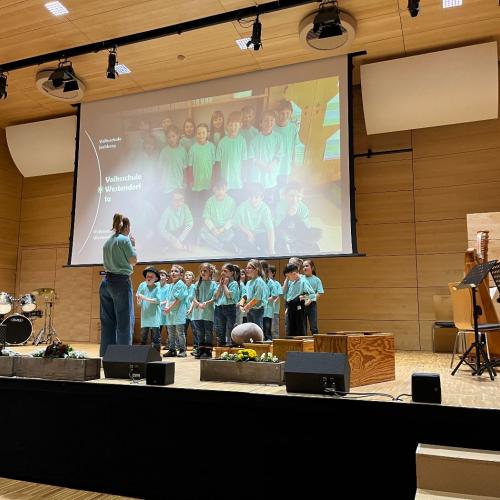 Kinder auf der Bühne