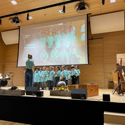 Kinder auf der Bühne