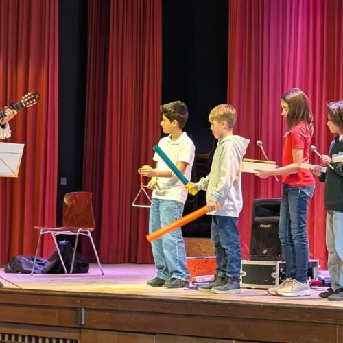 Kinder auf der Bühne