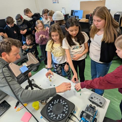 Kinder im Duspace-Labor