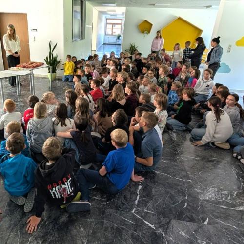 Kinder bei der Preisverleihung