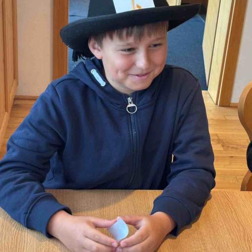 Kinder beim Quiz