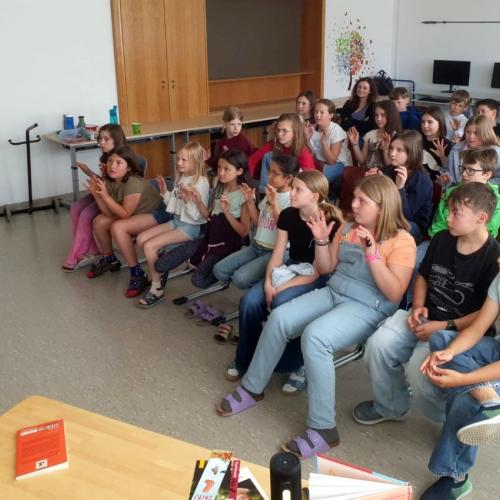 Klasse 4a bei der Lesung von Susa Hämmerle