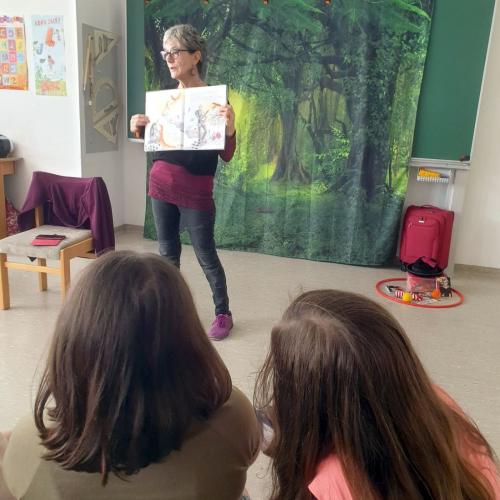 Susa Hämmerle liest aus ihrem Buch Der Feuervogel vor