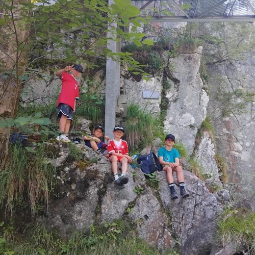 Kinder bei Wanderung