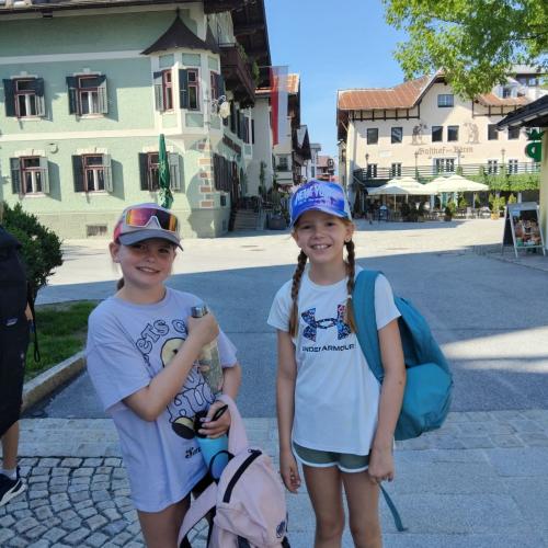 2 Mädchen in St. Johann