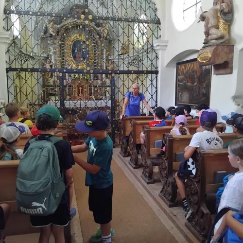Kinder in der Kirche