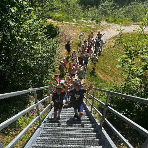 Kinder beim Wandern