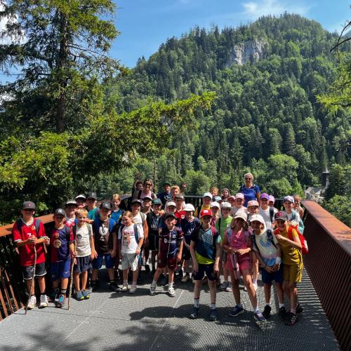 Kinder bei Aussichtsplatz am Schmugglerweg