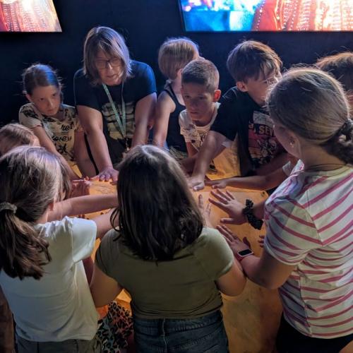 Kinder in Kristallwelten