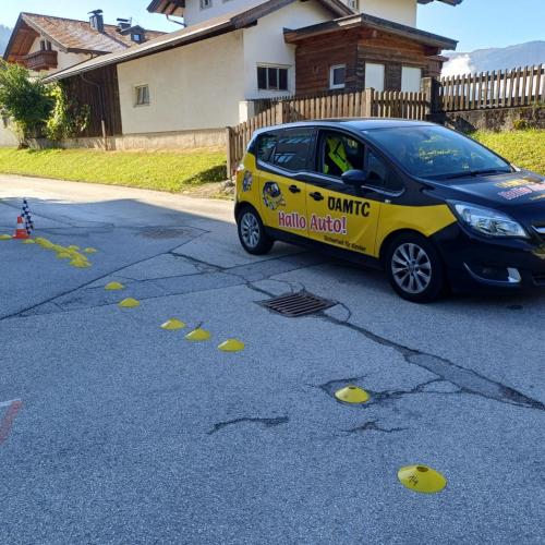 Kinder bei der Aktion Hallo Auto
