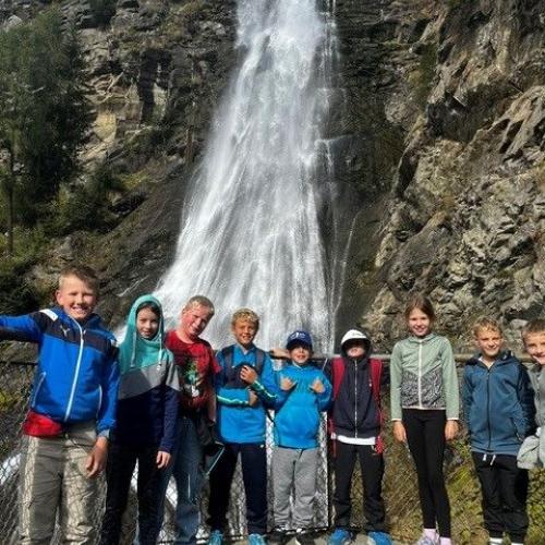 Kinder vor Stuibenfall