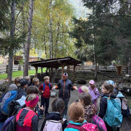 Kinder im Ötzidorf