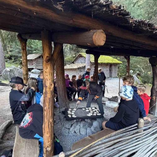 Kinder im Ötzidorf