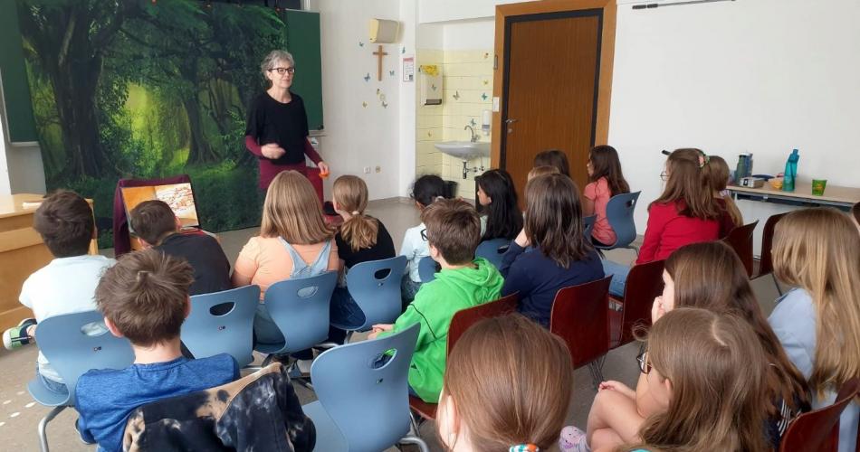 Klasse 4a bei der Lesung von Susa Hämmerle