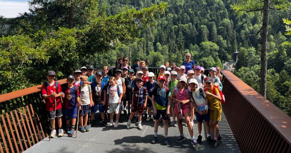 Kinder bei Aussichtsplatz am Schmugglerweg